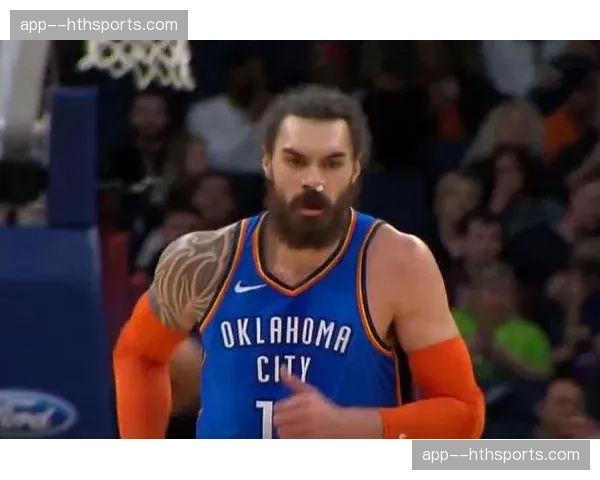 特写镜头:尼斯队一次成功的后场构建,展现其从4-3-3到2-3-5进攻阵型的瞬时切换 特写镜头:尼斯队一次成功的后场构建,展现其从4-3-3到2-3-5进攻阵型的瞬时切换