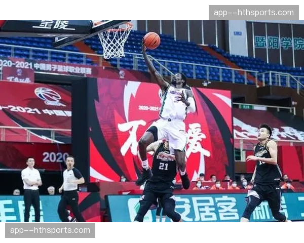 战术板：解析辽宁队针对浙江队后卫线的全场紧逼策略